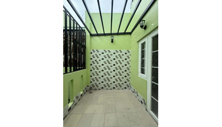 BÁN NHÀ  MẶT TIỀN [Hiếm - NGANG 6M] - 4PN ĐẸP - NGAY TRUNG TÂM HÓC MÔN, GIÁ CHỈ NHỈNH NHẸ 4 TỶ CÓ TL.